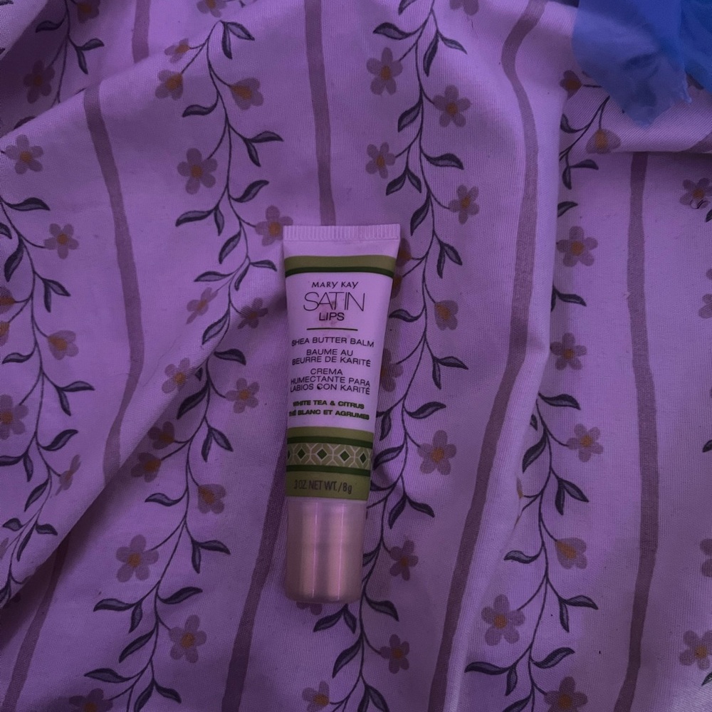 Mary Kay Satin Lips Balm - Cream and Green